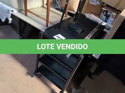 LOTE 107 - 01 PRATELEIRA EM FERRO COM RODINHAS NA COR PRETA (NO ESTADO, NÃO SABEMOS SE FUNCIONA. LEILÃO NÃO TEM GARANTIA E NEM DEVOLUÇÃO).