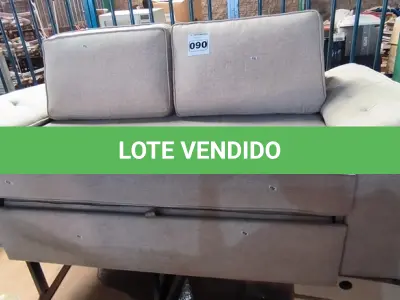 LOTE 090 - 01 SOFÁ CAMA CINZA CLARO (NO ESTADO, NÃO SABEMOS SE FUNCIONA. LEILÃO NÃO TEM GARANTIA E NEM DEVOLUÇÃO).
