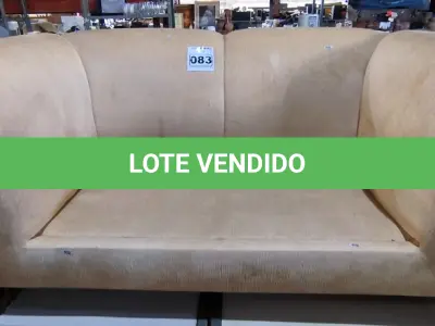 LOTE 083 - 01 SOFÁ COR CREME SEM ALMOFADAS (NO ESTADO, NÃO SABEMOS SE FUNCIONA. LEILÃO NÃO TEM GARANTIA E NEM DEVOLUÇÃO).