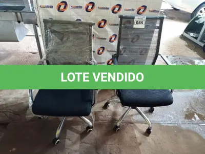 LOTE 085 - 02 CADEIRAS GIRATÓRIAS PARA ESCRITÓRIO AIRGRID. (NO ESTADO, NÃO SABEMOS SE FUNCIONA. LEILÃO NÃO TEM GARANTIA E NEM DEVOLUÇÃO).