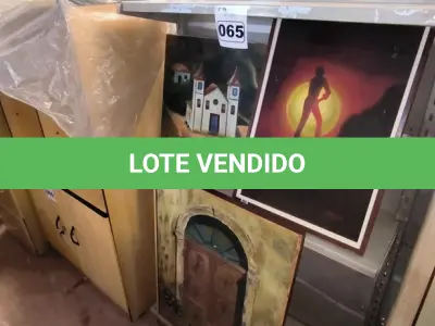LOTE 065 - 03 QUADROS COM PINTURA A MÃO (NO ESTADO, NÃO SABEMOS SE FUNCIONA. LEILÃO NÃO TEM GARANTIA E NEM DEVOLUÇÃO).