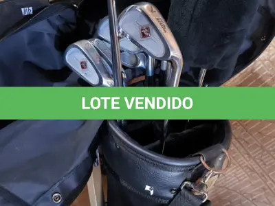 LOTE 080 - 01 CARRINHO DE GOLFE COM BOLSA TNT  DE TRANSPORTE ,12 TACOS DIVERSOS  E BOLAS (NO ESTADO, NÃO SABEMOS SE FUNCIONA. LEILÃO NÃO TEM GARANTIA E NEM DEVOLUÇÃO).