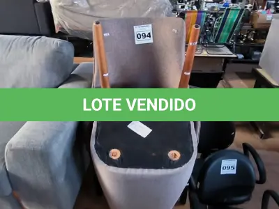 LOTE 094 - 02 CADEIRAS COM AVARIAS (NO ESTADO, NÃO SABEMOS SE FUNCIONA. LEILÃO NÃO TEM GARANTIA E NEM DEVOLUÇÃO).
