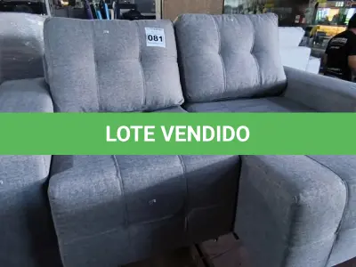 LOTE 081 - 01 SOFÁ RETRÁTIL 02 LUGARES (NO ESTADO, NÃO SABEMOS SE FUNCIONA. LEILÃO NÃO TEM GARANTIA E NEM DEVOLUÇÃO).