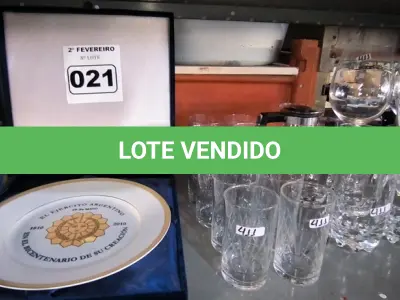 LOTE 021 - 01 LOTE COM TAÇAS, COPOS E PRATO DECORATIVO (NO ESTADO, NÃO SABEMOS SE FUNCIONA. LEILÃO NÃO TEM GARANTIA E NEM DEVOLUÇÃO).