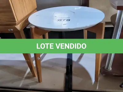 LOTE 076 - 01 MESA DE CENTRO EM MADEIRA (NO ESTADO, NÃO SABEMOS SE FUNCIONA. LEILÃO NÃO TEM GARANTIA E NEM DEVOLUÇÃO).