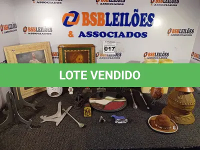 LOTE 017 - 01 LOTE COM ARTIGOS PARA DECORAÇÃO, COPOS PARA CHIMARRÃO, VELAS , QUADROS (NO ESTADO, NÃO SABEMOS SE FUNCIONA. LEILÃO NÃO TEM GARANTIA E NEM DEVOLUÇÃO).