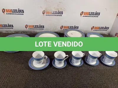 LOTE 032 - 01 LOTE COM PRATOS PORCELANA SCHIMIDT E XICARAS PORCELANA SCHIMIDT (NO ESTADO, NÃO SABEMOS SE FUNCIONA. LEILÃO NÃO TEM GARANTIA E NEM DEVOLUÇÃO).
