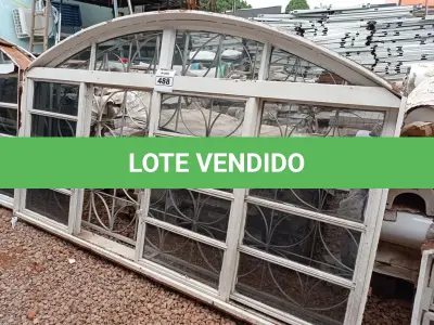 LOTE 488 - 01 JANELA VENEZIANA. (NO ESTADO) ATENÇÃO! FAZER A VISITAÇÃO ANTES DE ARREMATAR, NÃO SABEMOS SE FUNCIONA. LEILÃO NÃO TEM GARANTIA E NEM DEVOLUÇÃO, SUJEITO A POSSÍVEIS AVARIAS VISÍVEIS/OCULTAS E/OU AUSÊNCIA DE COMPONENTES.
