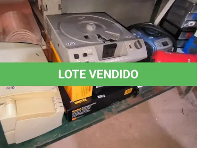 LOTE 009 - 01 LOTE COM PROJETOR DE SLIDE , RADIO , E IMPRESSORA (NO ESTADO, NÃO SABEMOS SE FUNCIONA. LEILÃO NÃO TEM GARANTIA E NEM DEVOLUÇÃO).