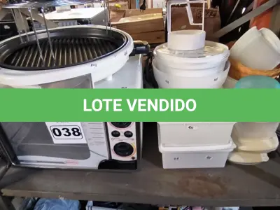 LOTE 038 - 01 LOTE COM FORNO ELÉTRICO, PANELAS E VASILHAS COM TAMPAS (NO ESTADO, NÃO SABEMOS SE FUNCIONA. LEILÃO NÃO TEM GARANTIA E NEM DEVOLUÇÃO).