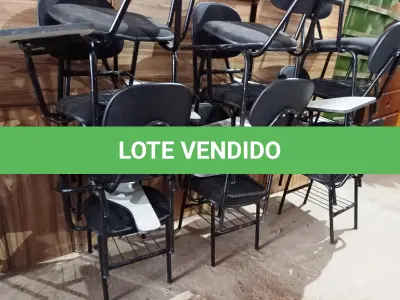 LOTE 092 - 12 CADEIRAS ESCOLAR. (NO ESTADO, NÃO SABEMOS SE FUNCIONA. LEILÃO NÃO TEM GARANTIA E NEM DEVOLUÇÃO).