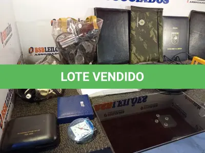 LOTE 027 - 01 LOTE COM SECADORES DE CABELO , FERRO DE PASSAR ROUPAR E RELÓGIOS (NO ESTADO, NÃO SABEMOS SE FUNCIONA. LEILÃO NÃO TEM GARANTIA E NEM DEVOLUÇÃO).