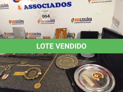 LOTE 004 - 01 LOTE COM ARTIGOS PARA DECORAÇÃO (NO ESTADO, NÃO SABEMOS SE FUNCIONA. LEILÃO NÃO TEM GARANTIA E NEM DEVOLUÇÃO).
