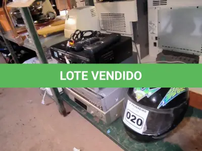 LOTE 020 - 01 LOTE COM APARELHOS DE DVD DIVERSOS, ESTABILIZADOR DE ENERGIA E CAPACETE PARA MOTO (NO ESTADO, NÃO SABEMOS SE FUNCIONA. LEILÃO NÃO TEM GARANTIA E NEM DEVOLUÇÃO).