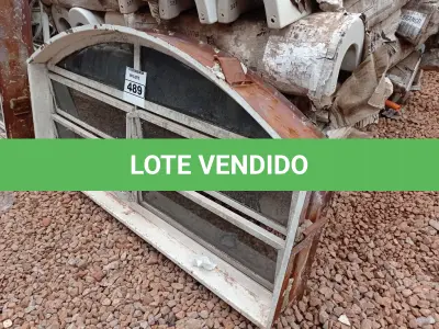 LOTE 489 - 01 JANELA VENEZIANA PEQUENA. (NO ESTADO) ATENÇÃO! FAZER A VISITAÇÃO ANTES DE ARREMATAR, NÃO SABEMOS SE FUNCIONA. LEILÃO NÃO TEM GARANTIA E NEM DEVOLUÇÃO, SUJEITO A POSSÍVEIS AVARIAS VISÍVEIS/OCULTAS E/OU AUSÊNCIA DE COMPONENTES.