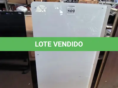 LOTE 109 - 02 TAMPOS DE MESA EM MADEIRA E VIDRO NA COR BRANCA COM AVARIAS (NO ESTADO, NÃO SABEMOS SE FUNCIONA. LEILÃO NÃO TEM GARANTIA E NEM DEVOLUÇÃO).