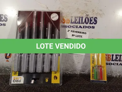 LOTE 105 - 02 KIT’S DE CHAVES FENDA/PHILIPS. (NO ESTADO) ATENÇÃO! FAZER A VISITAÇÃO ANTES DE ARREMATAR, NÃO SABEMOS SE FUNCIONA. LEILÃO NÃO TEM GARANTIA E NEM DEVOLUÇÃO, SUJEITO A POSSÍVEIS AVARIAS VISÍVEIS/OCULTAS E/OU AUSÊNCIA DE COMPONENTES.