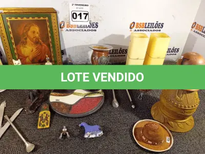 LOTE 017 - 01 LOTE COM ARTIGOS PARA DECORAÇÃO, COPOS PARA CHIMARRÃO, VELAS , QUADROS (NO ESTADO, NÃO SABEMOS SE FUNCIONA. LEILÃO NÃO TEM GARANTIA E NEM DEVOLUÇÃO).