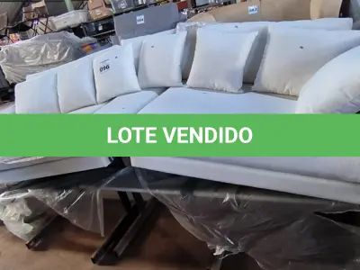 LOTE 096 - 02 SOFÁS DE CANTO NA COR BRANCO (NO ESTADO, NÃO SABEMOS SE FUNCIONA. LEILÃO NÃO TEM GARANTIA E NEM DEVOLUÇÃO).