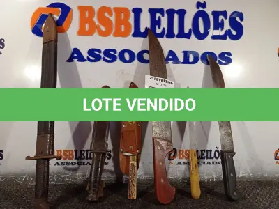 LOTE 050 - 01 LOTE COM FACAS DIVERSAS (NO ESTADO, NÃO SABEMOS SE FUNCIONA. LEILÃO NÃO TEM GARANTIA E NEM DEVOLUÇÃO).