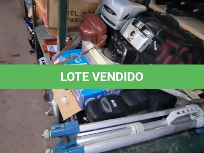 LOTE 018 - 01 LOTE COM MÁQUINAS FOTOGRÁFICAS ANTIGAS E TRIPÉ (NO ESTADO, NÃO SABEMOS SE FUNCIONA. LEILÃO NÃO TEM GARANTIA E NEM DEVOLUÇÃO).