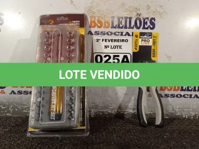 LOTE 025 - 01 KIT DE CHAVES INTERCAMBIÁVEIS MULTIFUNCIONAL E 01 ALICATE DE CORTE 6”. (NO ESTADO) ATENÇÃO! FAZER A VISITAÇÃO ANTES DE ARREMATAR, NÃO SABEMOS SE FUNCIONA. LEILÃO NÃO TEM GARANTIA E NEM DEVOLUÇÃO, SUJEITO A POSSÍVEIS AVARIAS VISÍVEIS/OCULTAS E/OU AUSÊNCIA DE COMPONENTES.