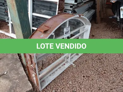 LOTE 497 - 01 JANELA VENEZIANA PEQUENA. (NO ESTADO) ATENÇÃO! FAZER A VISITAÇÃO ANTES DE ARREMATAR, NÃO SABEMOS SE FUNCIONA. LEILÃO NÃO TEM GARANTIA E NEM DEVOLUÇÃO, SUJEITO A POSSÍVEIS AVARIAS VISÍVEIS/OCULTAS E/OU AUSÊNCIA DE COMPONENTES.