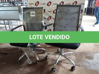 LOTE 086 - 02 CADEIRAS GIRATÓRIAS PARA ESCRITÓRIO AIRGRID. (NO ESTADO, NÃO SABEMOS SE FUNCIONA. LEILÃO NÃO TEM GARANTIA E NEM DEVOLUÇÃO).