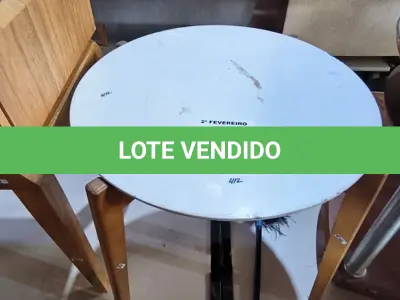 LOTE 076 - 01 MESA DE CENTRO EM MADEIRA (NO ESTADO, NÃO SABEMOS SE FUNCIONA. LEILÃO NÃO TEM GARANTIA E NEM DEVOLUÇÃO).