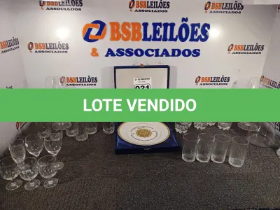 LOTE 021 - 01 LOTE COM TAÇAS, COPOS E PRATO DECORATIVO (NO ESTADO, NÃO SABEMOS SE FUNCIONA. LEILÃO NÃO TEM GARANTIA E NEM DEVOLUÇÃO).