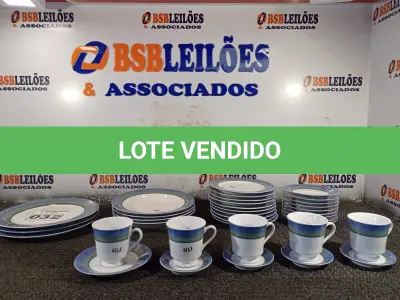 LOTE 032 - 01 LOTE COM PRATOS PORCELANA SCHIMIDT E XICARAS PORCELANA SCHIMIDT (NO ESTADO, NÃO SABEMOS SE FUNCIONA. LEILÃO NÃO TEM GARANTIA E NEM DEVOLUÇÃO).