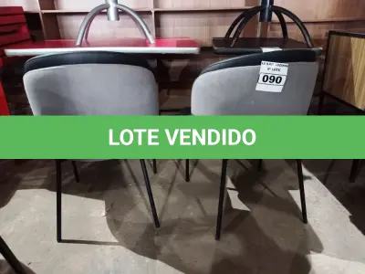 LOTE 090 - 02 CADEIRAS POLTRONA NA COR CINZA. (NO ESTADO, NÃO SABEMOS SE FUNCIONA. LEILÃO NÃO TEM GARANTIA E NEM DEVOLUÇÃO).