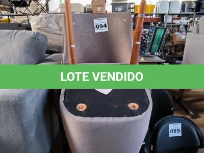 LOTE 094 - 02 CADEIRAS COM AVARIAS (NO ESTADO, NÃO SABEMOS SE FUNCIONA. LEILÃO NÃO TEM GARANTIA E NEM DEVOLUÇÃO).