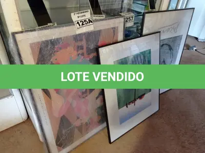 LOTE 125 - 03 QUADROS DECORATIVOS. (NO ESTADO) ATENÇÃO! FAZER A VISITAÇÃO ANTES DE ARREMATAR, NÃO SABEMOS SE FUNCIONA. LEILÃO NÃO TEM GARANTIA E NEM DEVOLUÇÃO, SUJEITO A POSSÍVEIS AVARIAS VISÍVEIS/OCULTAS E/OU AUSÊNCIA DE COMPONENTES.
