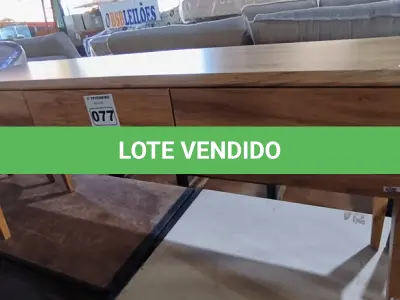 LOTE 077 - 01 APARADOR EM MADEIRA COM 03 GAVETAS (NO ESTADO, NÃO SABEMOS SE FUNCIONA. LEILÃO NÃO TEM GARANTIA E NEM DEVOLUÇÃO).