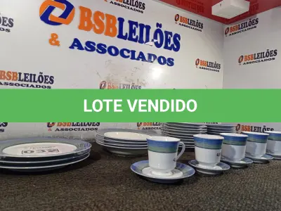 LOTE 032 - 01 LOTE COM PRATOS PORCELANA SCHIMIDT E XICARAS PORCELANA SCHIMIDT (NO ESTADO, NÃO SABEMOS SE FUNCIONA. LEILÃO NÃO TEM GARANTIA E NEM DEVOLUÇÃO).
