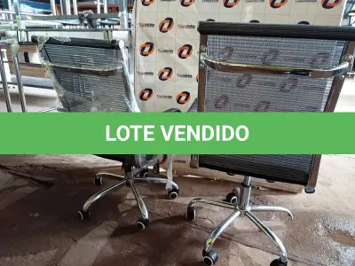LOTE 086 - 02 CADEIRAS GIRATÓRIAS PARA ESCRITÓRIO AIRGRID. (NO ESTADO, NÃO SABEMOS SE FUNCIONA. LEILÃO NÃO TEM GARANTIA E NEM DEVOLUÇÃO).