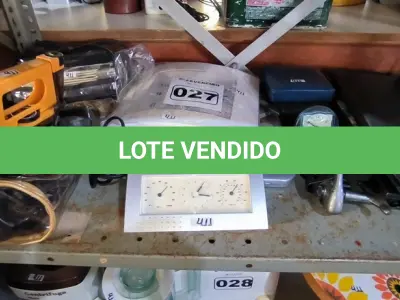 LOTE 027 - 01 LOTE COM SECADORES DE CABELO , FERRO DE PASSAR ROUPAR E RELÓGIOS (NO ESTADO, NÃO SABEMOS SE FUNCIONA. LEILÃO NÃO TEM GARANTIA E NEM DEVOLUÇÃO).
