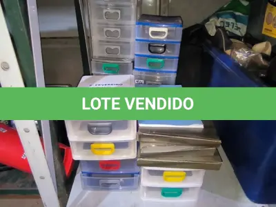 LOTE 006 - 01 LOTE COM CAIXAS ORGANIZADORES PEQUENAS (NO ESTADO, NÃO SABEMOS SE FUNCIONA. LEILÃO NÃO TEM GARANTIA E NEM DEVOLUÇÃO).