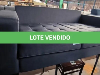 LOTE 068 - 01 SOFÁ 02 LUGARES COR CINZA ESCURO (NO ESTADO, NÃO SABEMOS SE FUNCIONA. LEILÃO NÃO TEM GARANTIA E NEM DEVOLUÇÃO).