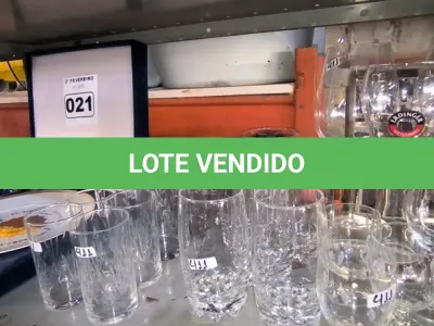 LOTE 021 - 01 LOTE COM TAÇAS, COPOS E PRATO DECORATIVO (NO ESTADO, NÃO SABEMOS SE FUNCIONA. LEILÃO NÃO TEM GARANTIA E NEM DEVOLUÇÃO).