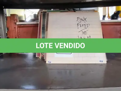LOTE 031 - 01 LOTE COM DISCOS DE VINIL DIVERSOS (NO ESTADO, NÃO SABEMOS SE FUNCIONA. LEILÃO NÃO TEM GARANTIA E NEM DEVOLUÇÃO).