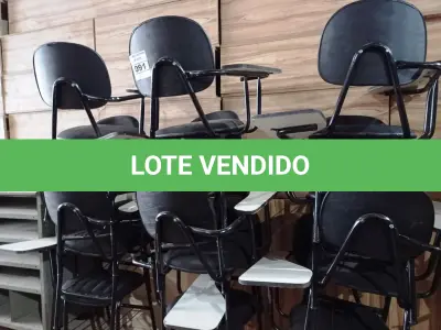 LOTE 091 - 12 CADEIRAS ESCOLAR.(NO ESTADO, NÃO SABEMOS SE FUNCIONA. LEILÃO NÃO TEM GARANTIA E NEM DEVOLUÇÃO).