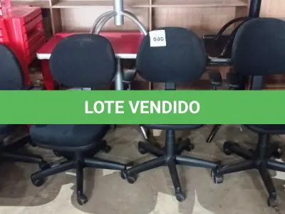 LOTE 080 - 04 CADEIRAS GIRATÓRIAS PARA ESCRITÓRIO. (NO ESTADO, NÃO SABEMOS SE FUNCIONA. LEILÃO NÃO TEM GARANTIA E NEM DEVOLUÇÃO).