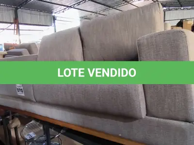 LOTE 070 - 01 SOFÁ RETRÁTIL ACARAI (NO ESTADO, NÃO SABEMOS SE FUNCIONA. LEILÃO NÃO TEM GARANTIA E NEM DEVOLUÇÃO).