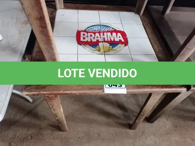 LOTE 043 - 04 MESAS DE MADEIRA, SENDO 03 COM TAMPO DE AZULEJO MEDINDO 80CMX80CM. (NO ESTADO, NÃO SABEMOS SE FUNCIONA. LEILÃO NÃO TEM GARANTIA E NEM DEVOLUÇÃO).