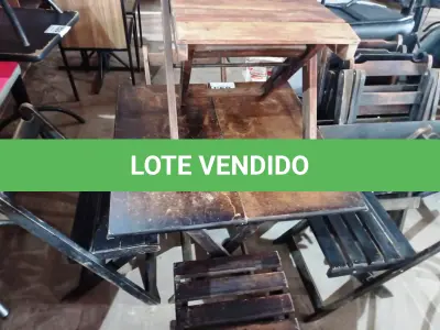 LOTE 095 - 01 MESA DE MADEIRA DOBRÁVEL COM 05 CADEIRAS. (NO ESTADO, NÃO SABEMOS SE FUNCIONA. LEILÃO NÃO TEM GARANTIA E NEM DEVOLUÇÃO).