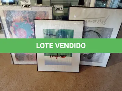 LOTE 125 - 03 QUADROS DECORATIVOS. (NO ESTADO) ATENÇÃO! FAZER A VISITAÇÃO ANTES DE ARREMATAR, NÃO SABEMOS SE FUNCIONA. LEILÃO NÃO TEM GARANTIA E NEM DEVOLUÇÃO, SUJEITO A POSSÍVEIS AVARIAS VISÍVEIS/OCULTAS E/OU AUSÊNCIA DE COMPONENTES.