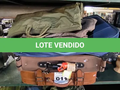 LOTE 011 - 02 BOLSAS E 02 MALAS PARA VIAGEM (NO ESTADO, NÃO SABEMOS SE FUNCIONA. LEILÃO NÃO TEM GARANTIA E NEM DEVOLUÇÃO).